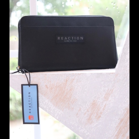 KENNETH COLE REACTION BLACK ZIPPERED WALLET IS NWT - Picture 2 of 5